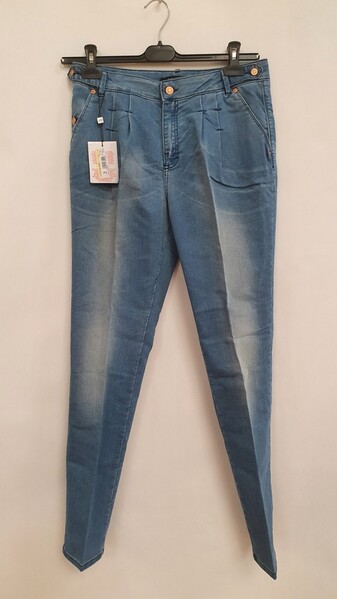 2#5622 Jeans donna Ferrè in vendita - foto 6
