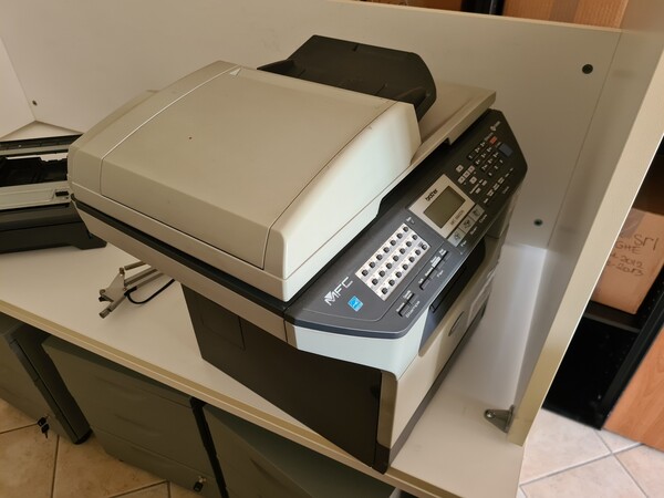 4#5634 Prodotti finiti e arredi ufficio in vendita - foto 3