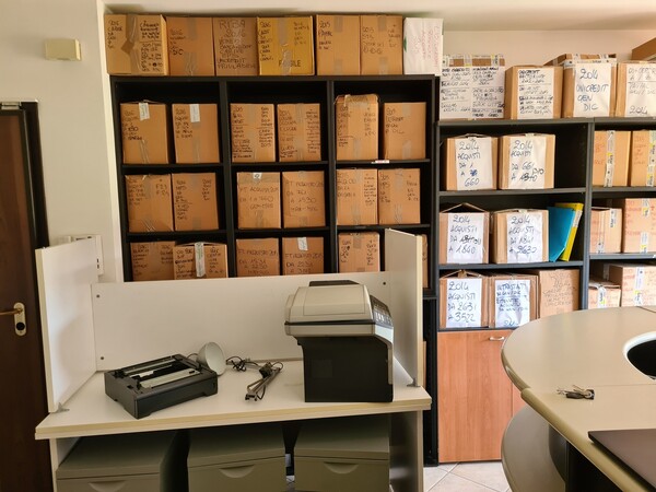 4#5634 Prodotti finiti e arredi ufficio in vendita - foto 5