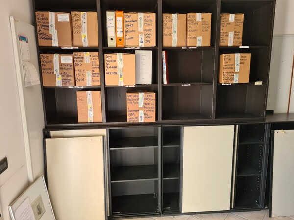 4#5634 Prodotti finiti e arredi ufficio in vendita - foto 8