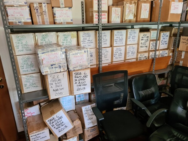 4#5634 Prodotti finiti e arredi ufficio in vendita - foto 14