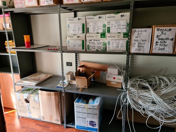 4#5634 Prodotti finiti e arredi ufficio in vendita - foto 16
