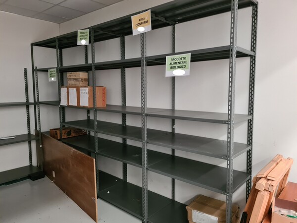 4#5634 Prodotti finiti e arredi ufficio in vendita - foto 33