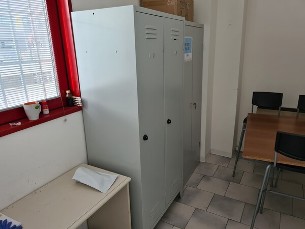4#5634 Prodotti finiti e arredi ufficio in vendita - foto 54