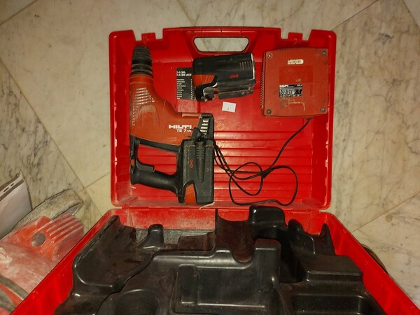 23#5641 Box zincato Rizzotto ed attrezzature Hilti in vendita - foto 2