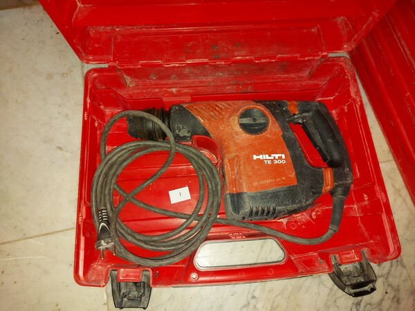 23#5641 Box zincato Rizzotto ed attrezzature Hilti in vendita - foto 5