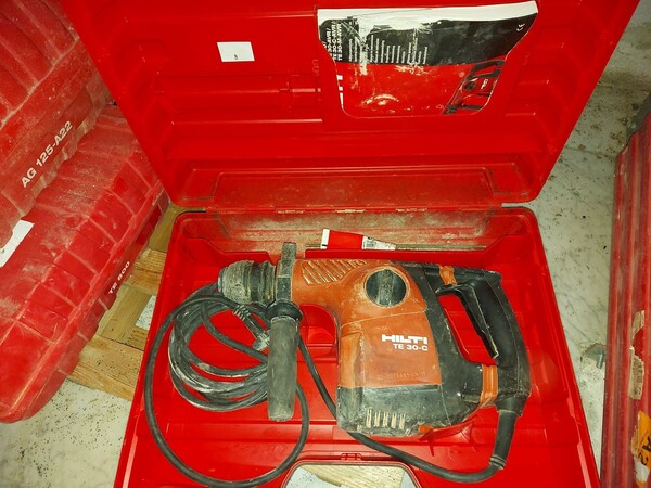 23#5641 Box zincato Rizzotto ed attrezzature Hilti in vendita - foto 9