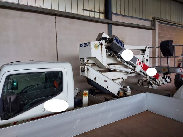 4#5641 Nissan Cabstar con piattaforma aerea Isoli in vendita - foto 2