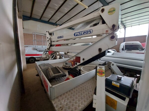 4#5641 Nissan Cabstar con piattaforma aerea Isoli in vendita - foto 10