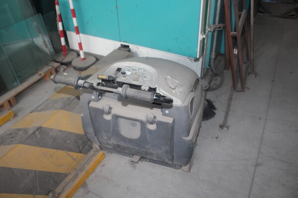 23#5644 Lavapavimenti Karcher e spazzolatrice Silver in vendita - foto 6