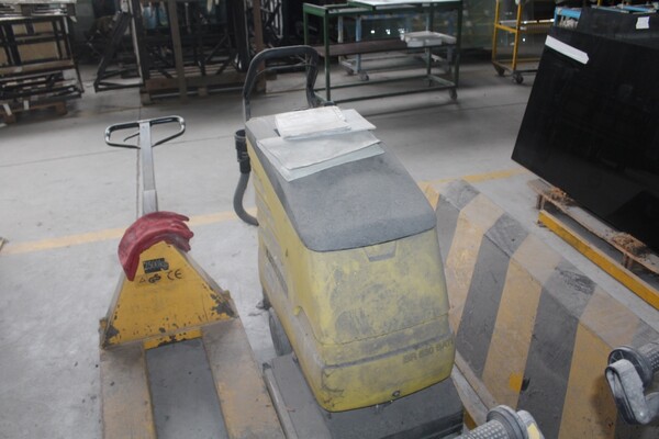 23#5644 Lavapavimenti Karcher e spazzolatrice Silver in vendita - foto 8