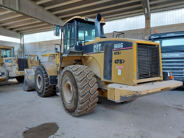 16#5665 Pala gommata Caterpillar 966G in vendita - foto 3