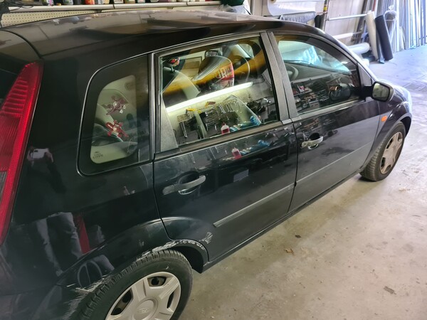 3#5668 Autovettura Ford Fiesta in vendita - foto 4