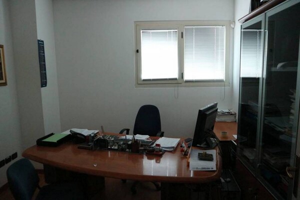 2#5694 Arredo e attrezzature da ufficio in vendita - foto 2