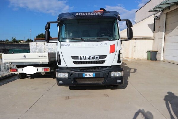 20#5694 Autocarro Iveco con Gru in vendita - foto 1