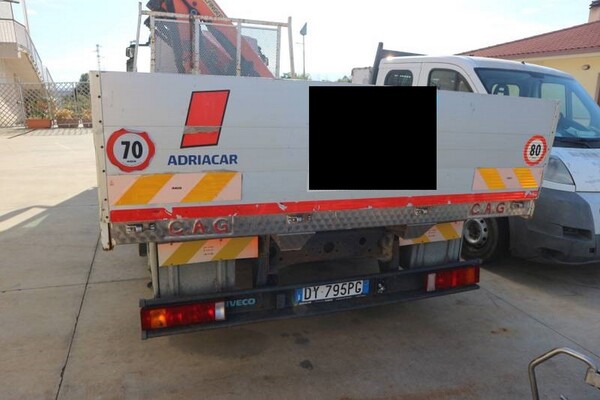 20#5694 Autocarro Iveco con Gru in vendita - foto 2