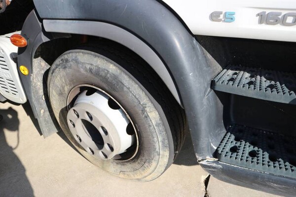 20#5694 Autocarro Iveco con Gru in vendita - foto 9