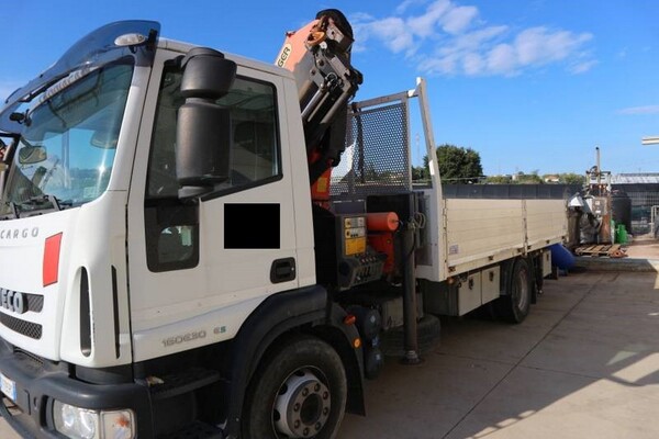 20#5694 Autocarro Iveco con Gru in vendita - foto 11