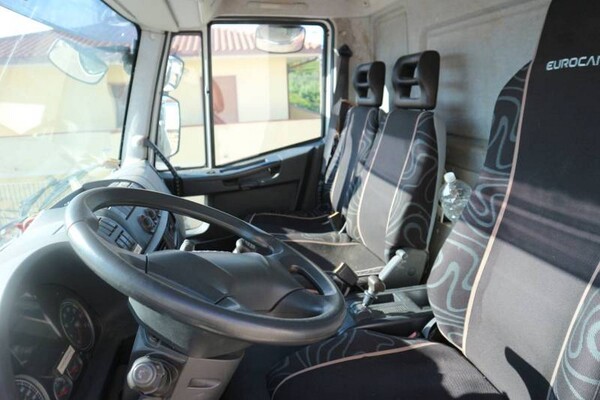 20#5694 Autocarro Iveco con Gru in vendita - foto 19