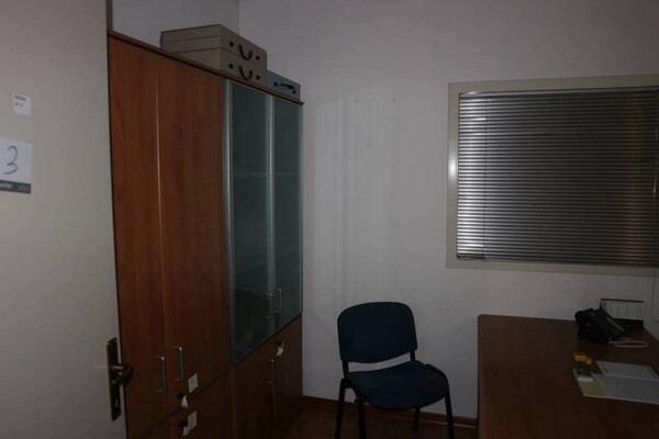 3#5694 Arredo e attrezzature da ufficio in vendita - foto 2