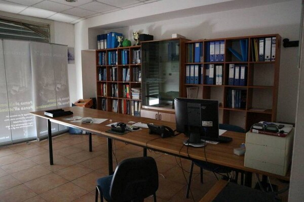 4#5694 Arredo e attrezzature da ufficio in vendita - foto 2