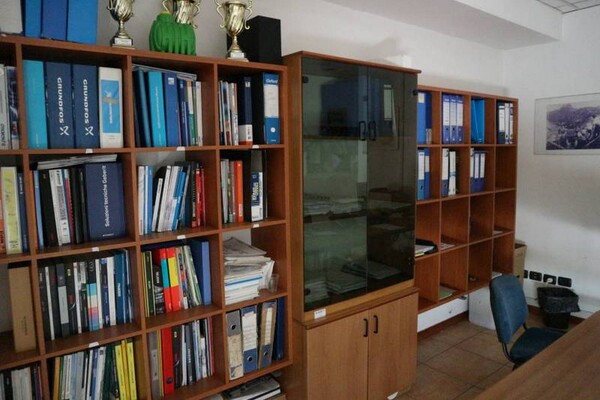 4#5694 Arredo e attrezzature da ufficio in vendita - foto 10