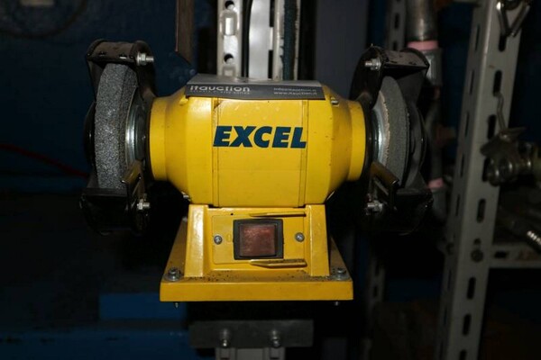 8#5694 Smerigliatrice Excell e paranco in vendita - foto 2
