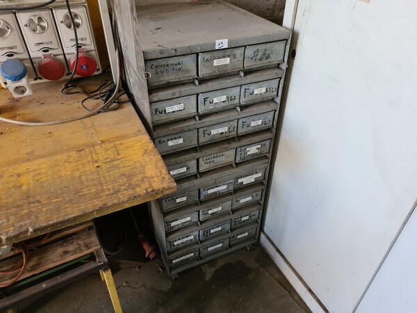 1#5695 Attrezzature e arredi officina in vendita - foto 34