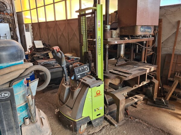 1#5695 Attrezzature e arredi officina in vendita - foto 56