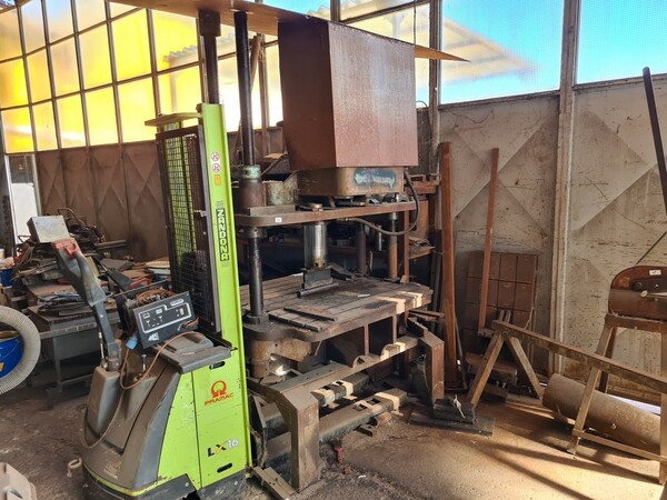 1#5695 Attrezzature e arredi officina in vendita - foto 60
