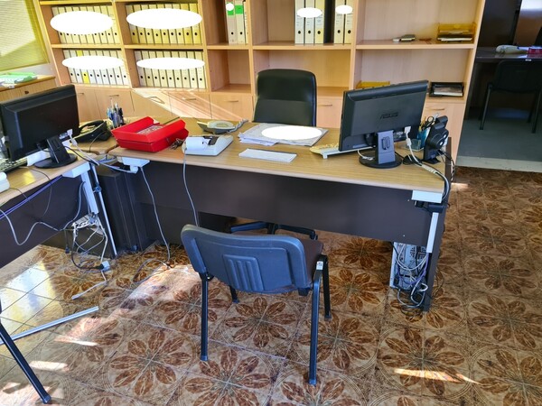 13#5695 Arredi e attrezzature per ufficio in vendita - foto 2