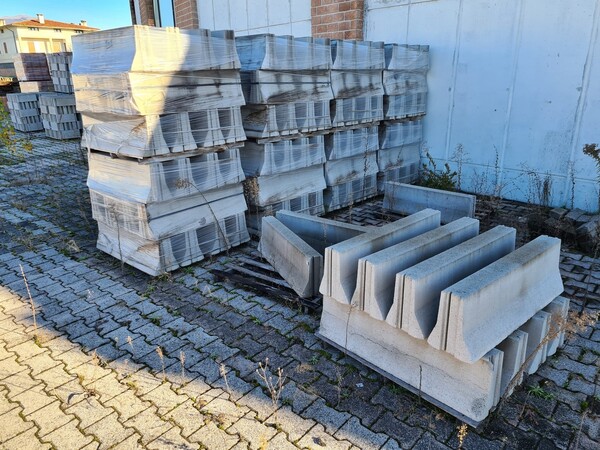 14#5695 Materie prime e prodotti finiti in vendita - foto 34