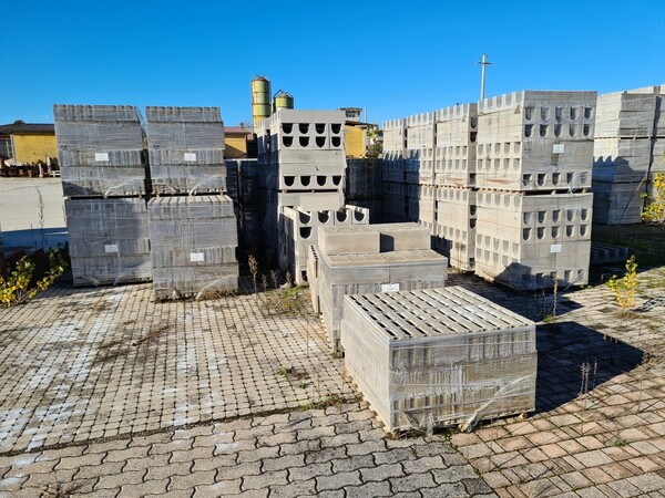 14#5695 Materie prime e prodotti finiti in vendita - foto 43