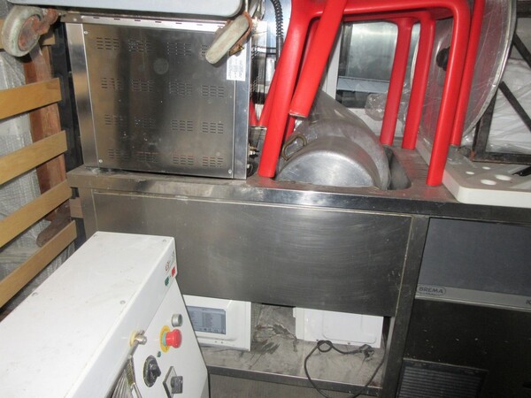 1#5700 Arredamento e attrezzatura per pizzeria in vendita - foto 13