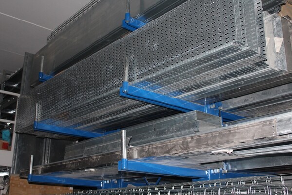 22#5709 Scaffalature e materiale elettrico in vendita - foto 4