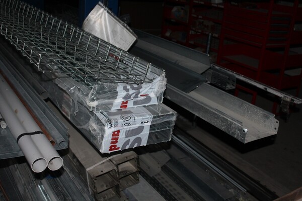 22#5709 Scaffalature e materiale elettrico in vendita - foto 5
