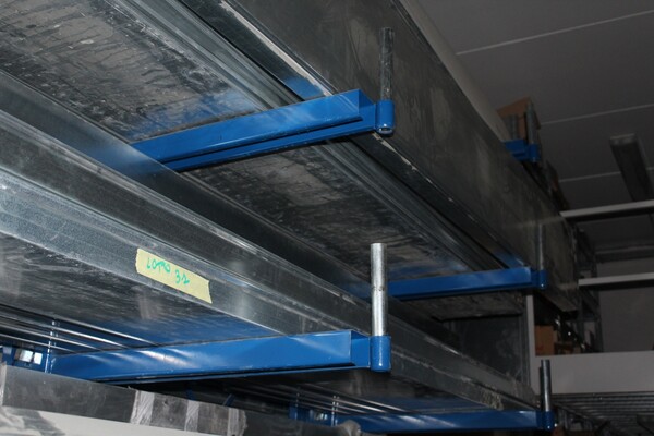 22#5709 Scaffalature e materiale elettrico in vendita - foto 7
