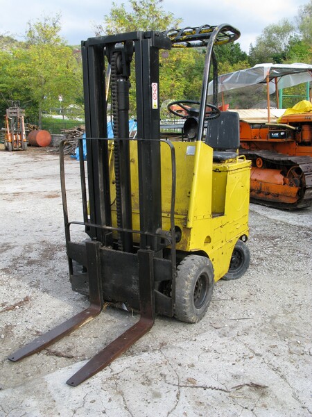Carrelli elevatori in vendita