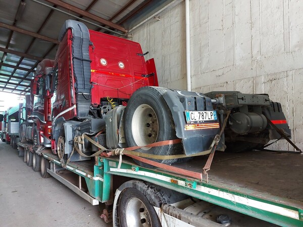 28#5715 Trattore stradale Volvo in vendita - foto 2
