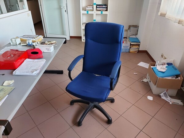 1#5740 Arredamento ufficio in vendita - foto 3