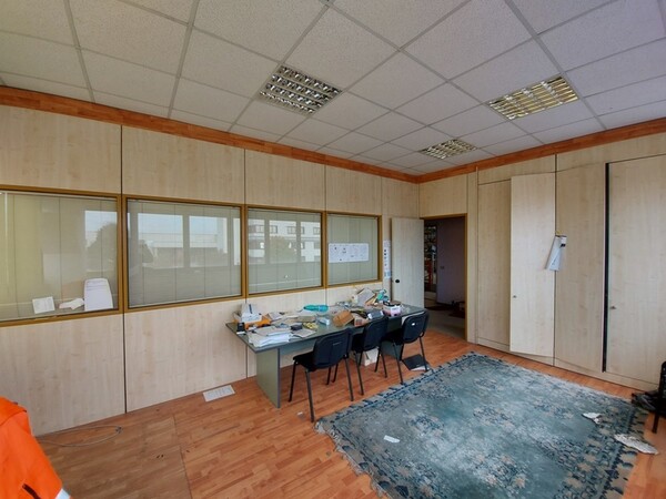 1#5740 Arredamento ufficio in vendita - foto 38