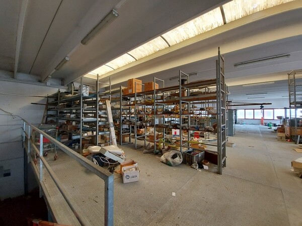 2#5740 Scaffalature e rimanenze magazzino in vendita - foto 1