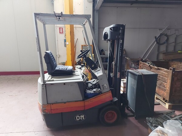 3#5740 Carrelli elevatori e attrezzature officina in vendita - foto 2