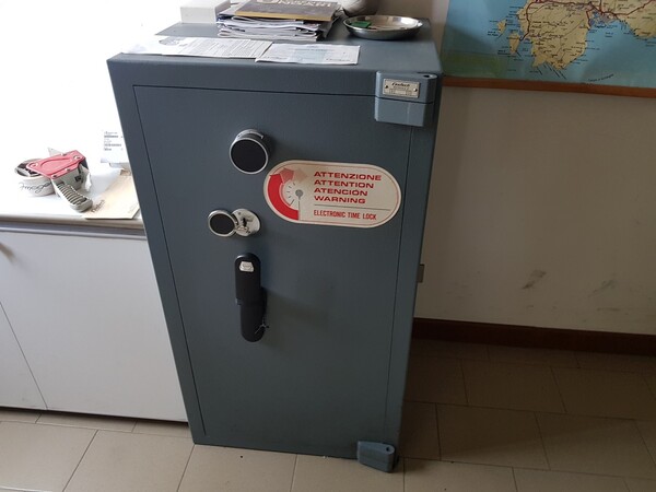 1#5742 Casseforti Conforti e arredi ufficio in vendita - foto 2
