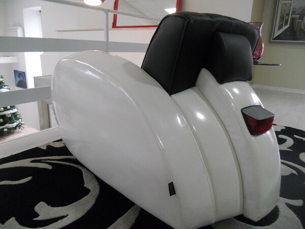 18#5754 Poltrona modello Vespa e tappeto rettangolare in vendita - foto 18