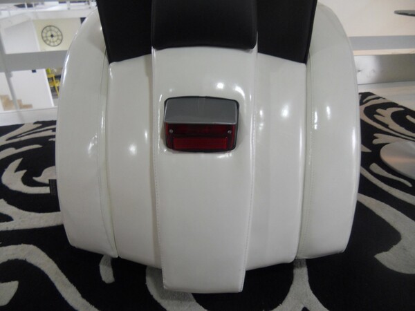 18#5754 Poltrona modello Vespa e tappeto rettangolare in vendita - foto 19