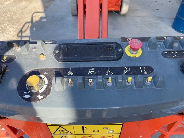 12#5755 Piattaforma aerea semovente articolata JLG in vendita - foto 3