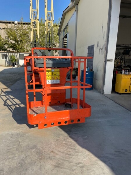 12#5755 Piattaforma aerea semovente articolata JLG in vendita - foto 4