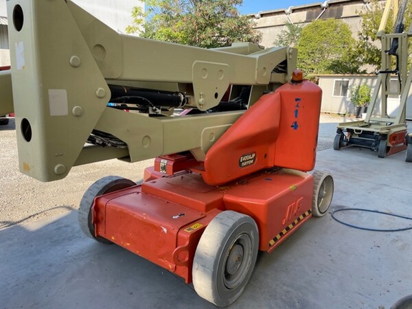 12#5755 Piattaforma aerea semovente articolata JLG in vendita - foto 6