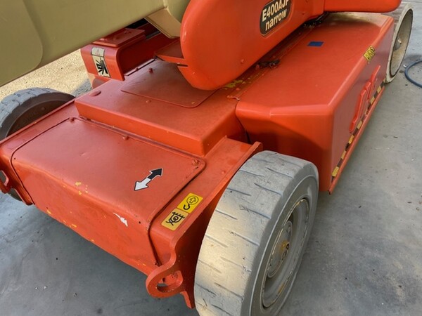 12#5755 Piattaforma aerea semovente articolata JLG in vendita - foto 7